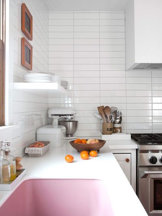 Revestimento de parede para cozinha - cerâmica branca em formato de tijolinho e colocação reta