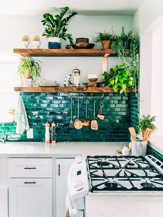 Revestimento de parede para cozinha - cerâmica verde brilhante em formato de tijolinho